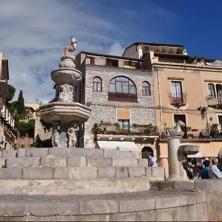 Casa Viola - Al Centro تاورمينا