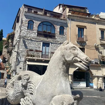 Casa Viola - Al Centro شقة تاورمينا